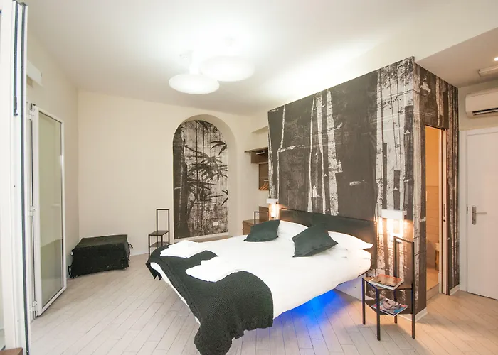 Gasthuis First Floor - Boutique